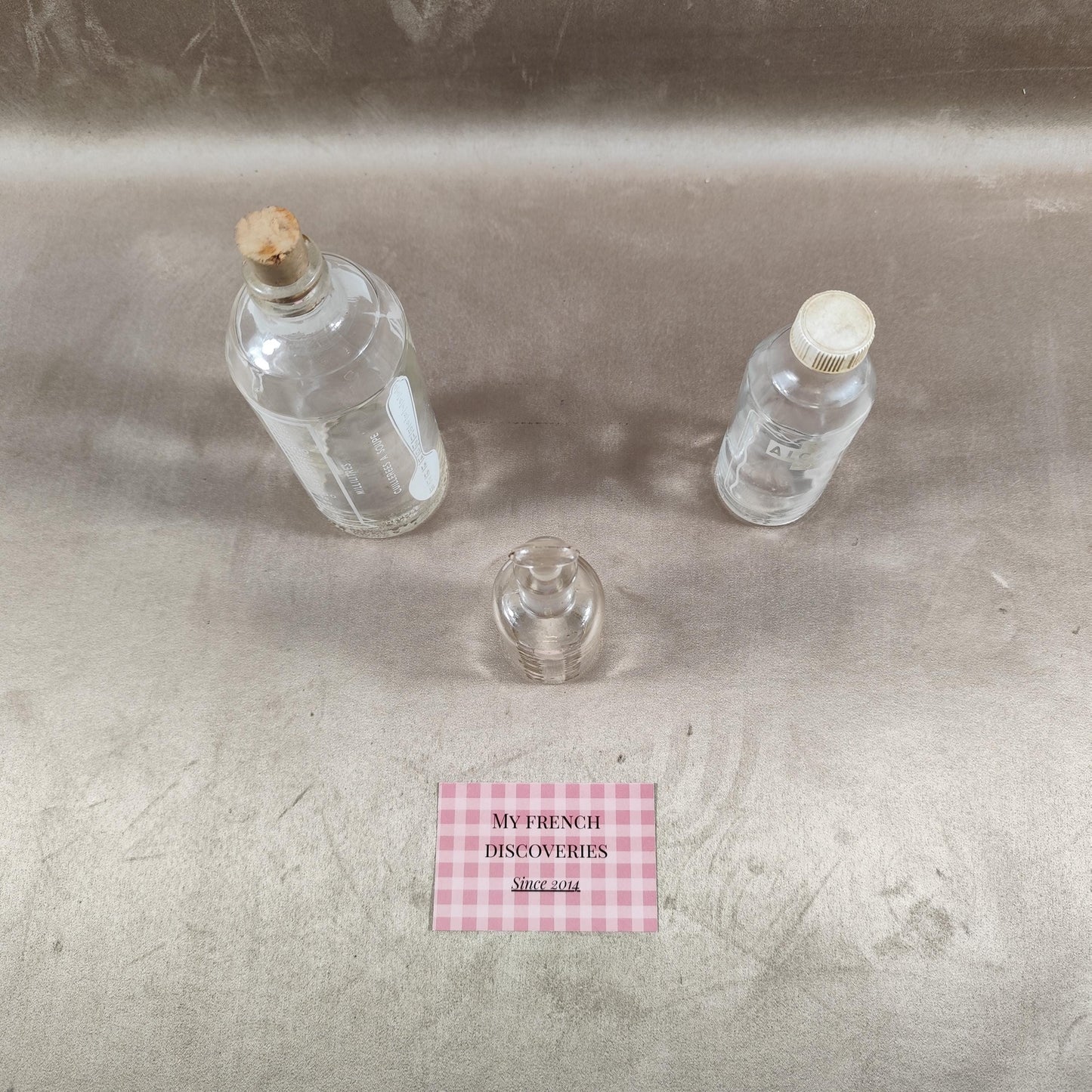 Lot de flacons pharmaceutiques anciens en verre Alcool 90 et doseur gradué