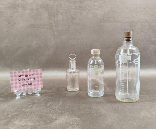 Lot de flacons pharmaceutiques anciens en verre Alcool 90 et doseur gradué