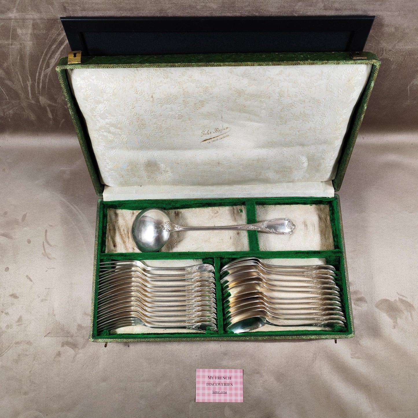 Ménagère Christofle Marly 25 pièces en métal argenté  12 fourchettes 12 cuillères louche  Coffret