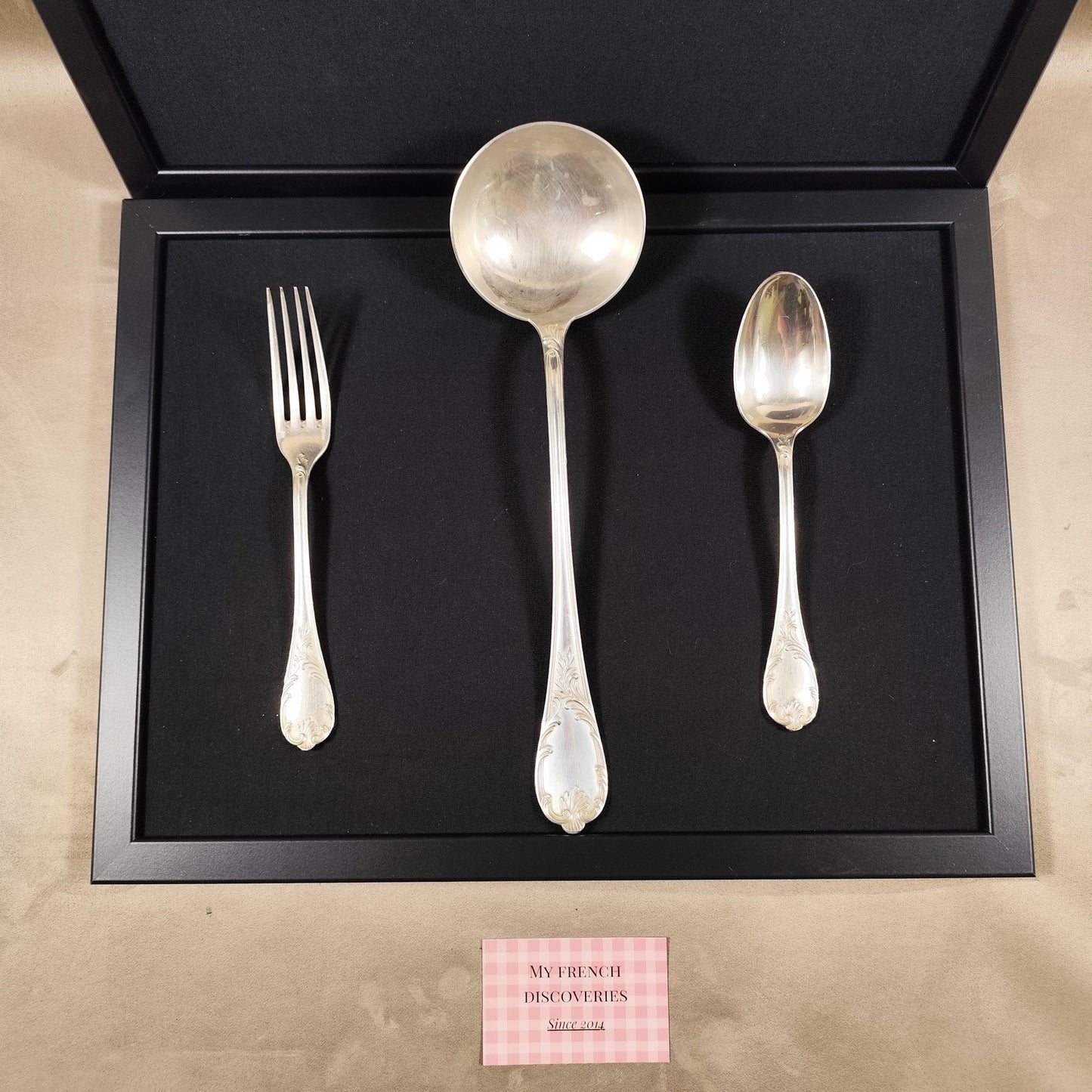 Ménagère Christofle Marly 25 pièces en métal argenté  12 fourchettes 12 cuillères louche  Coffret