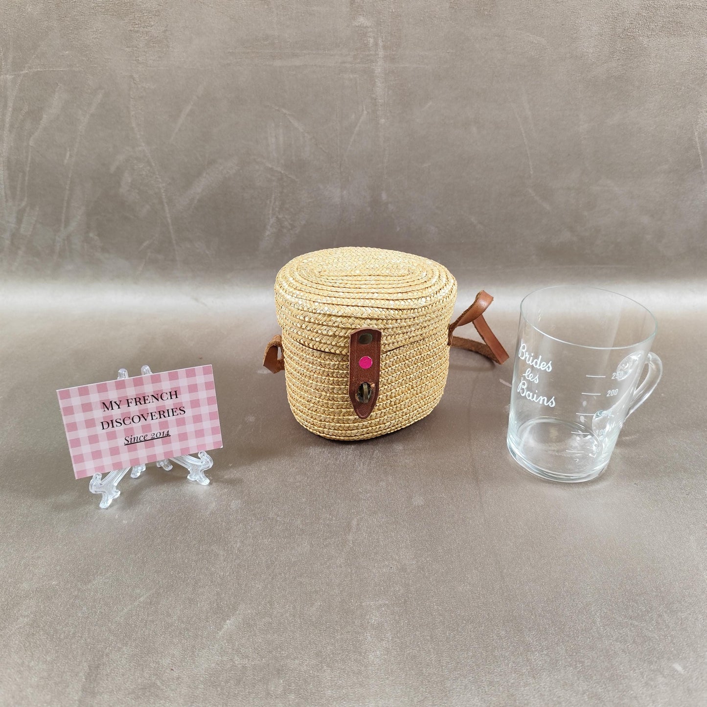 Verre de cure ancien format tasse avec étui en paille et cuir Verre de curiste