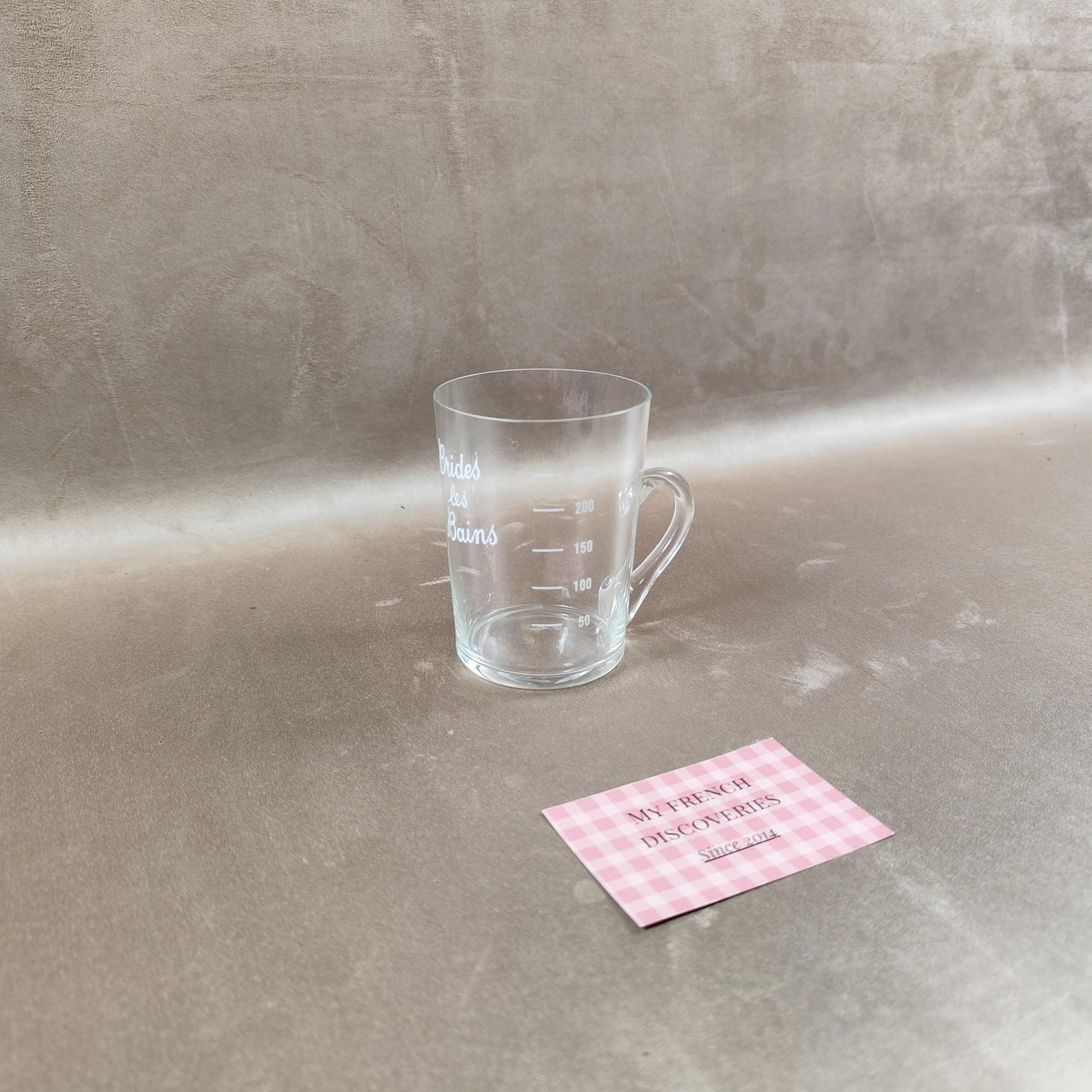 Verre de cure ancien format tasse avec étui en paille et cuir Verre de curiste