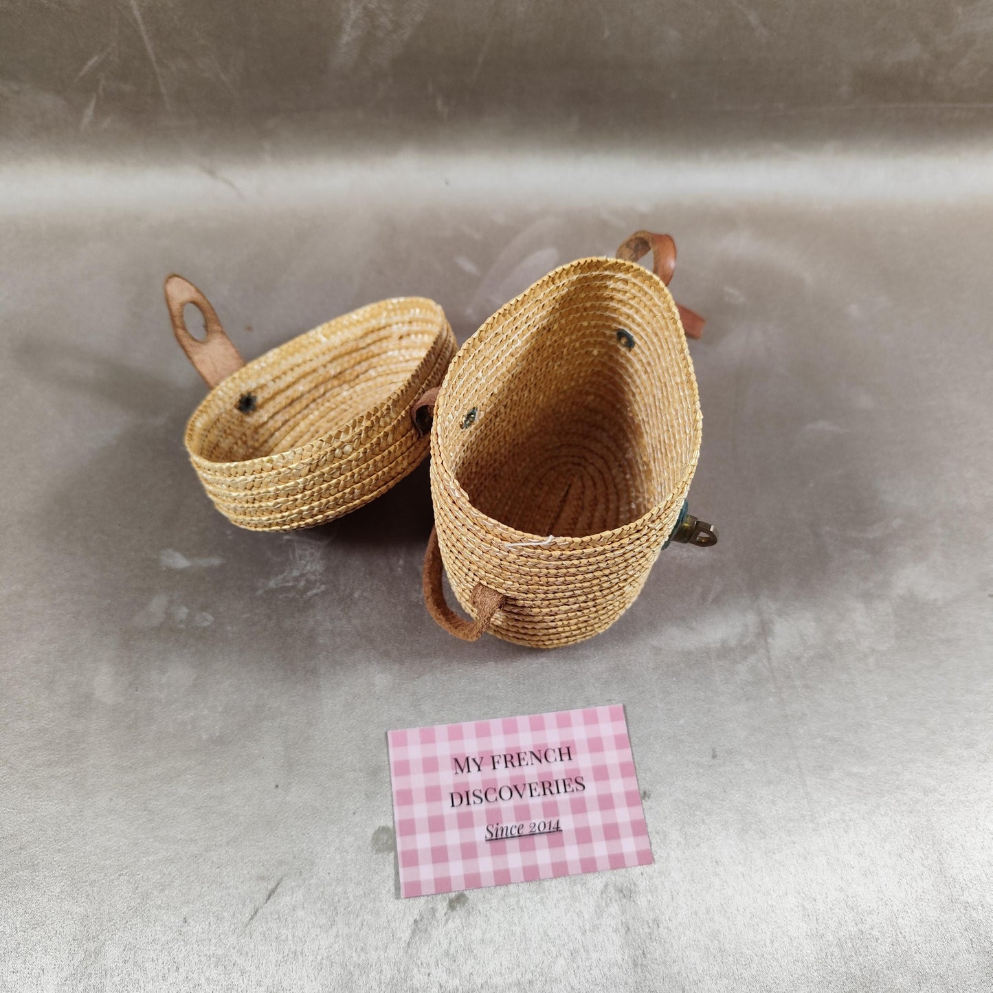 Verre de cure ancien format tasse avec étui en paille et cuir Verre de curiste