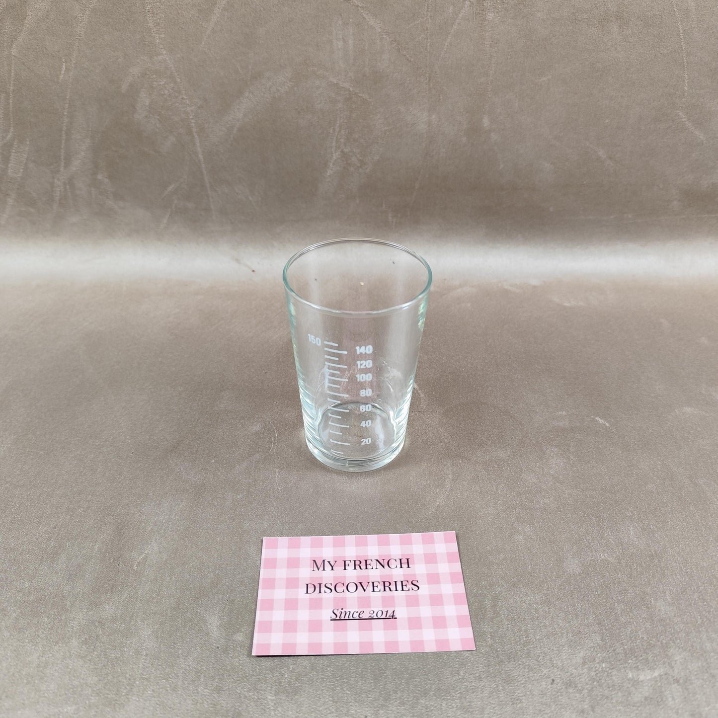 Verre de cure gradué 150 ml avec étui plastique Verre de curiste vintage