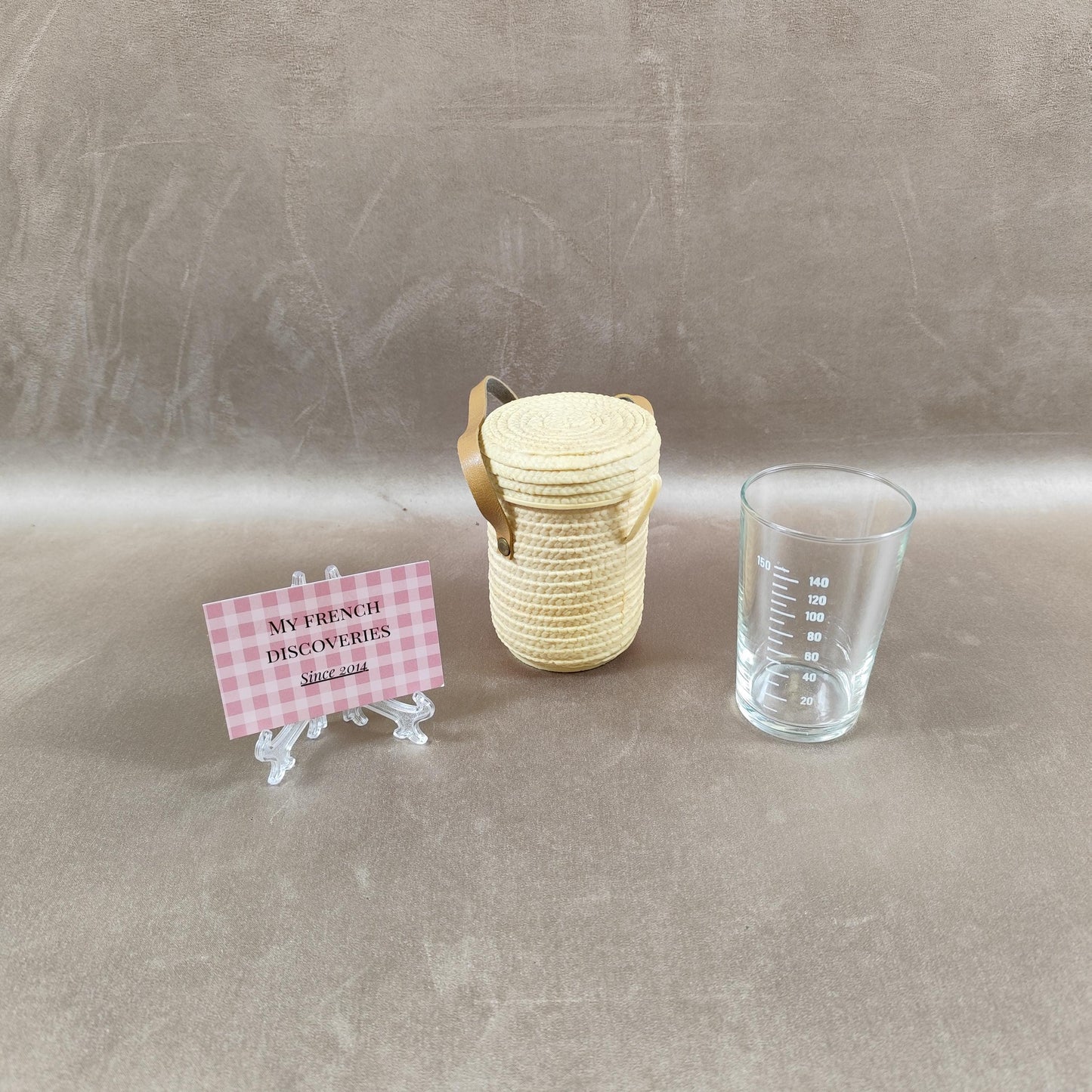 Verre de cure gradué 150 ml avec étui plastique Verre de curiste vintage