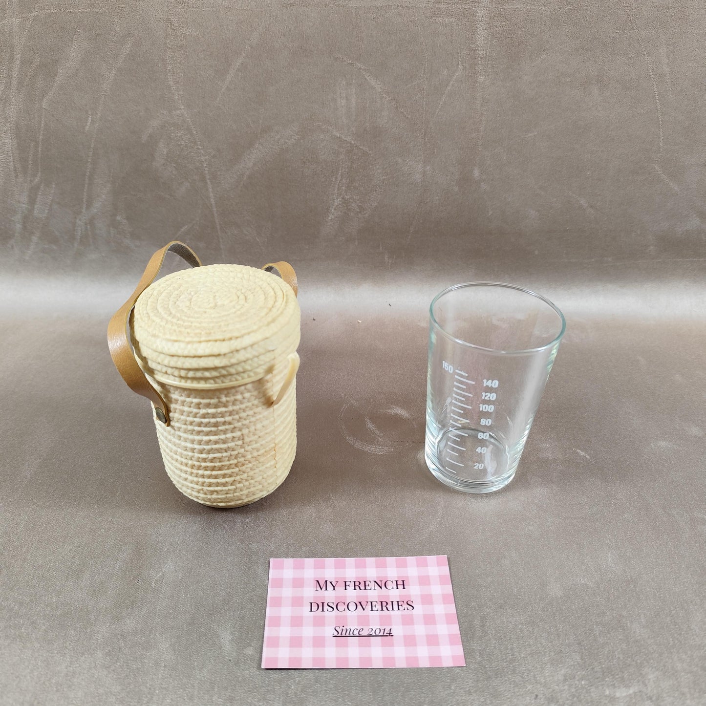 Verre de cure gradué 150 ml avec étui plastique Verre de curiste vintage
