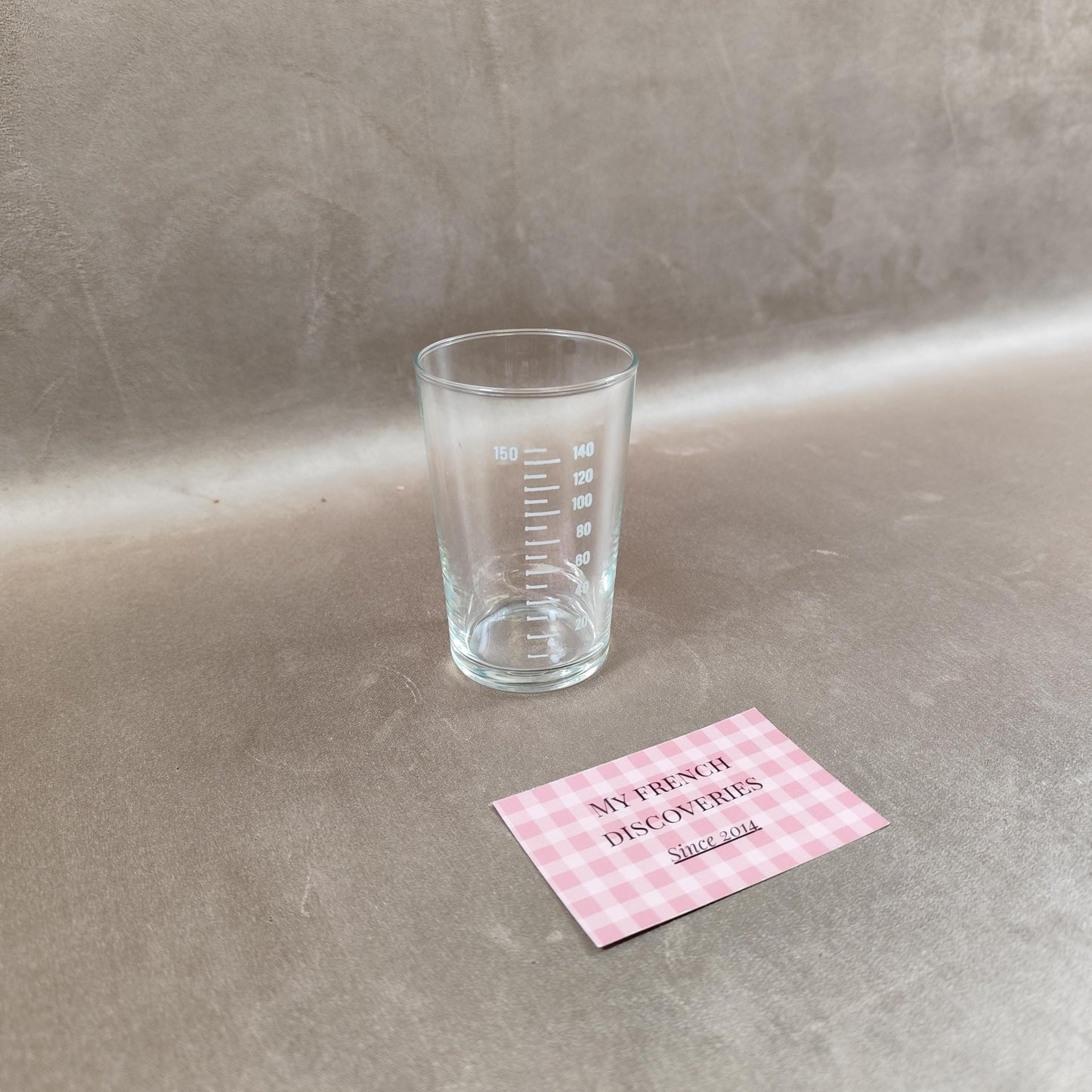 Verre de cure gradué 150 ml avec étui plastique Verre de curiste vintage