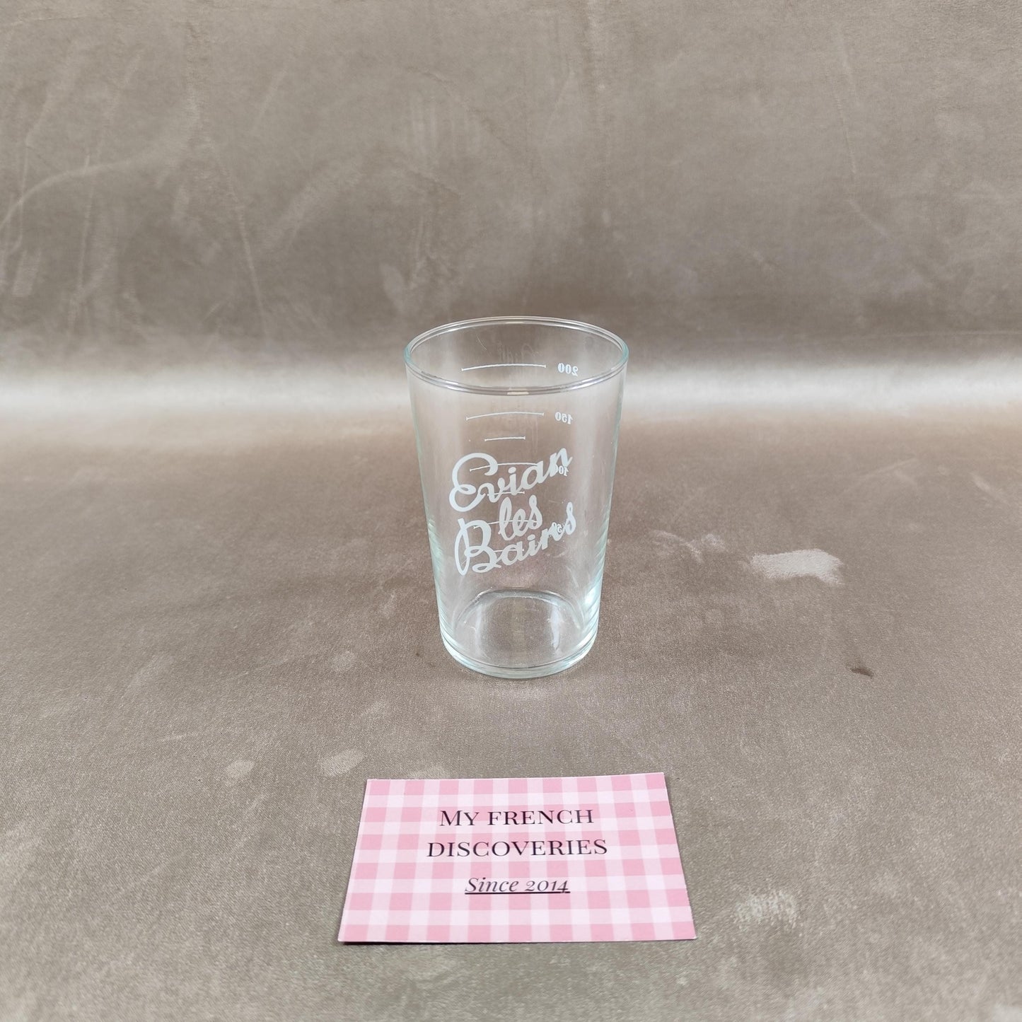 Verre de curiste Evian les Bains avec étui en paille Verre gradué Thermalisme