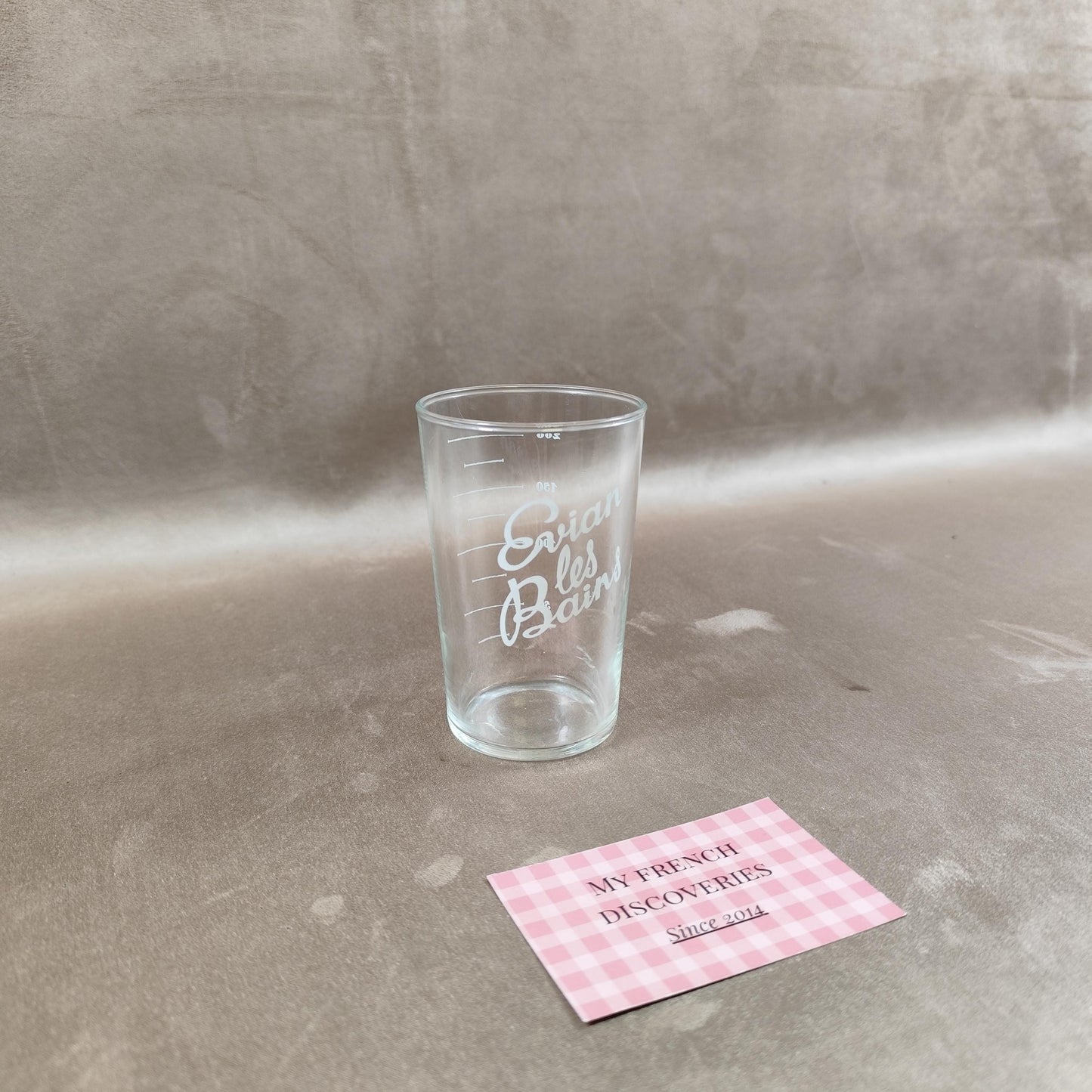 Verre de curiste Evian les Bains avec étui en paille Verre gradué Thermalisme