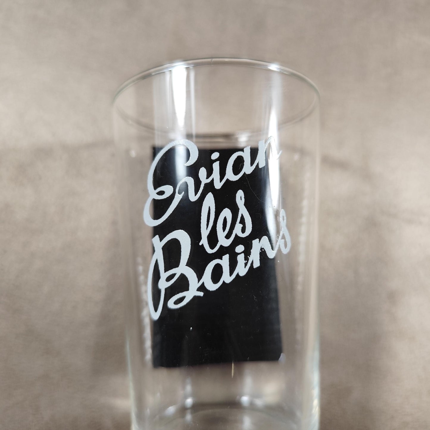 Verre de curiste Evian les Bains avec étui en paille Verre gradué Thermalisme