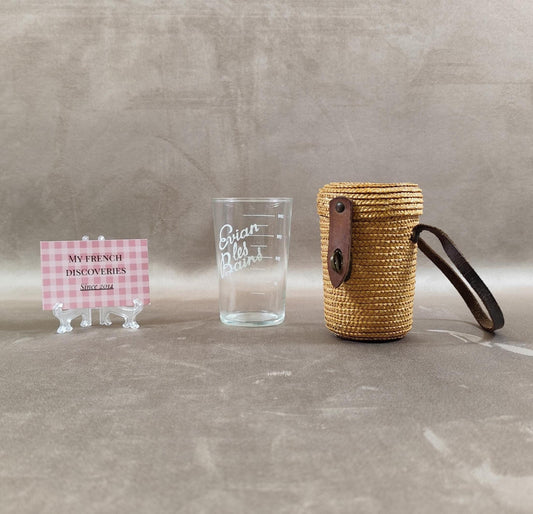 Verre de curiste Evian les Bains avec étui en paille Verre gradué Thermalisme