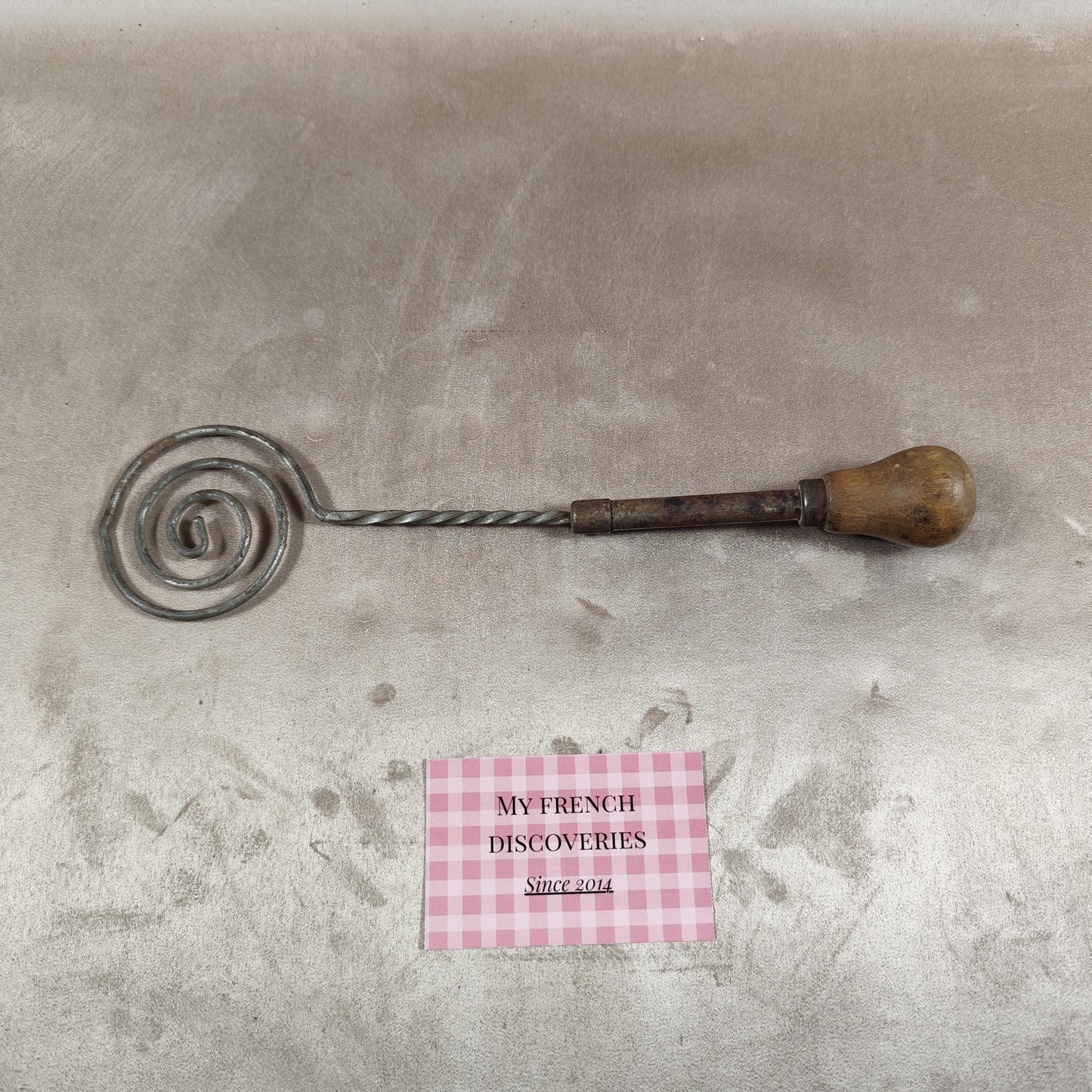 Fouet batteur ancien de cuisine en métal et bois Ustensile de cuisine vintage