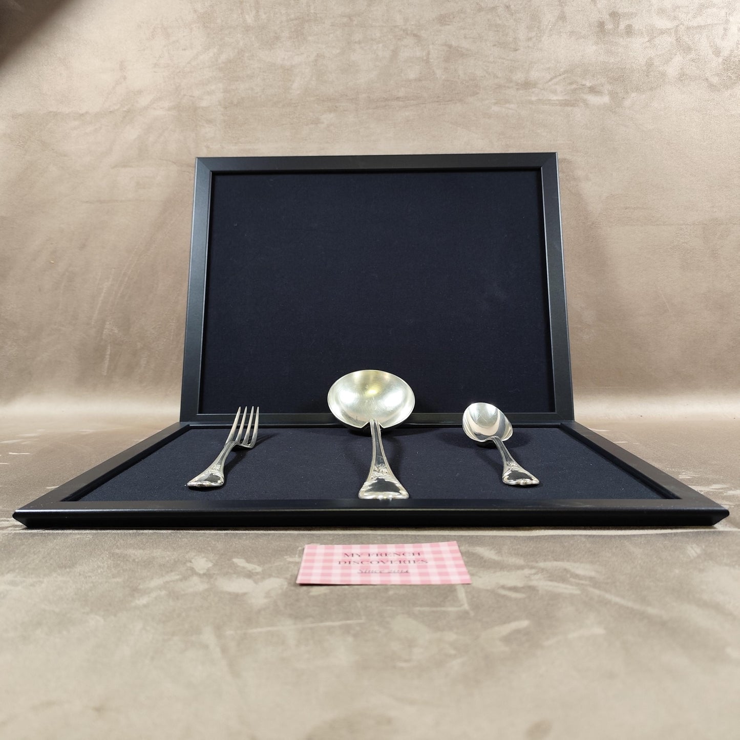 Ménagère Christofle Marly 25 pièces en métal argenté  12 fourchettes 12 cuillères louche  Coffret