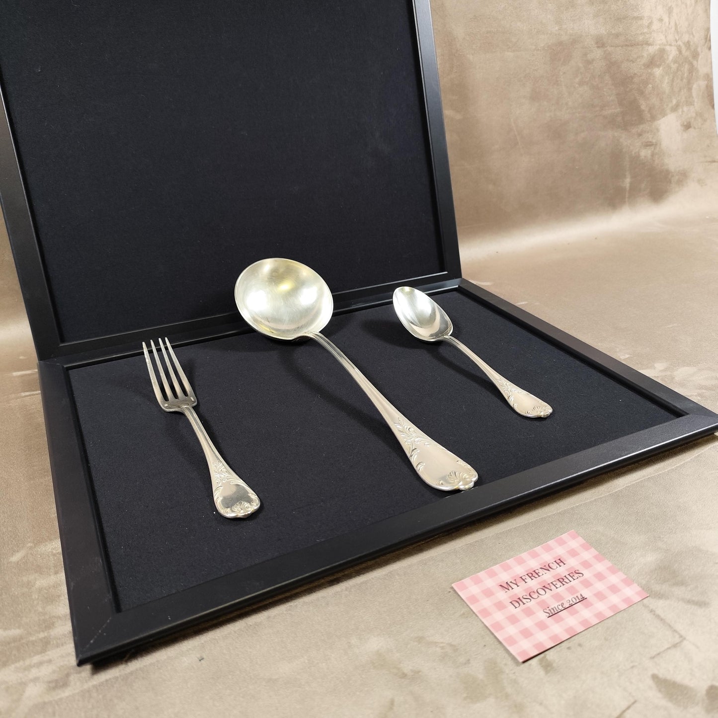 Ménagère Christofle Marly 25 pièces en métal argenté  12 fourchettes 12 cuillères louche  Coffret