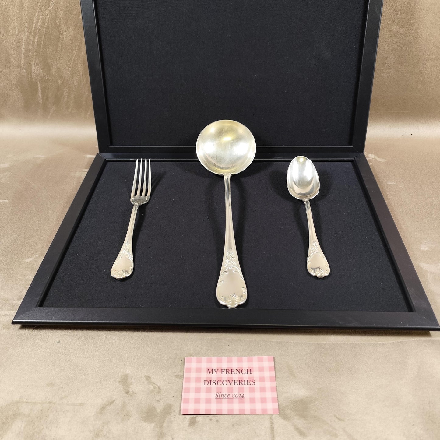 Ménagère Christofle Marly 25 pièces en métal argenté  12 fourchettes 12 cuillères louche  Coffret