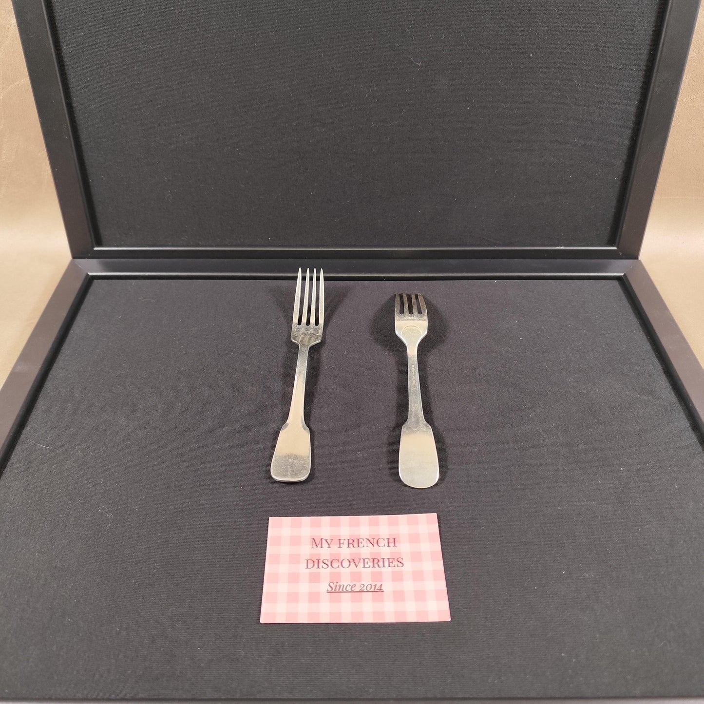 Paire de fourchettes Christofle métal argenté Modèle hôtel Remplacement service