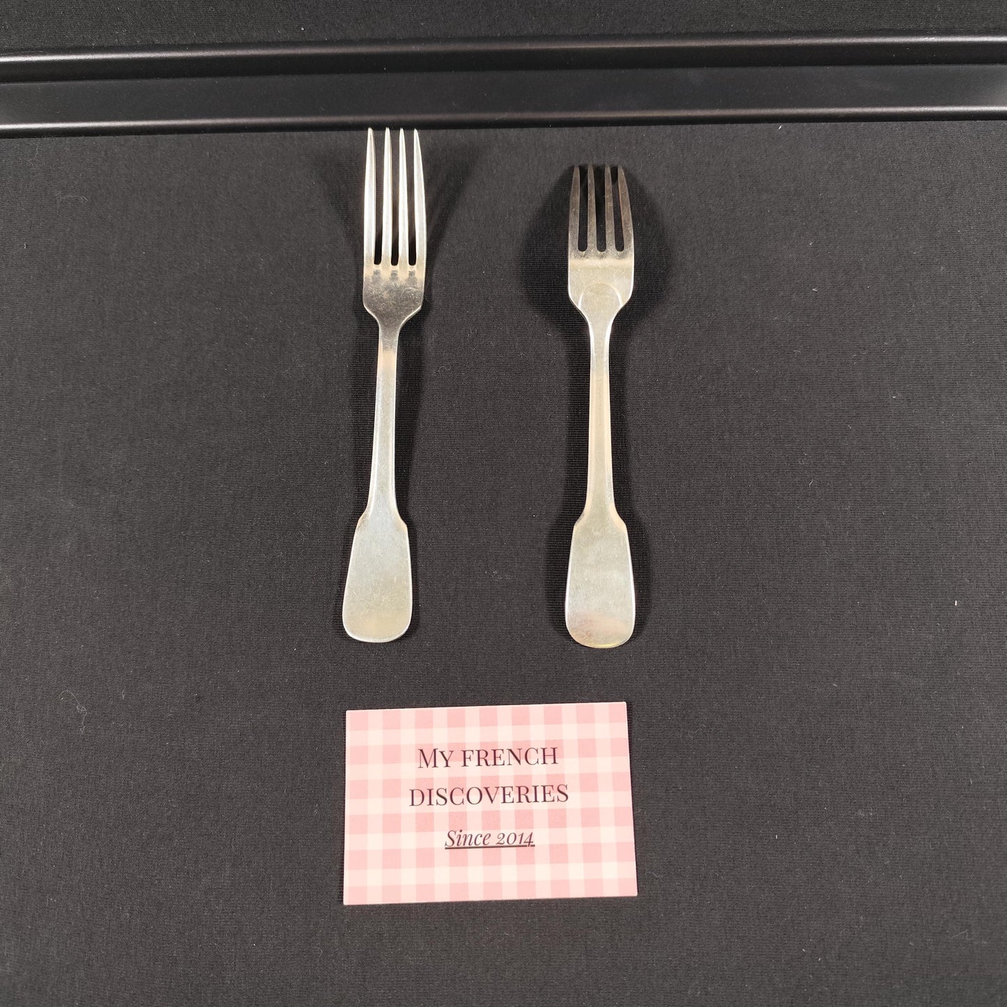 Paire de fourchettes Christofle métal argenté Modèle hôtel Remplacement service