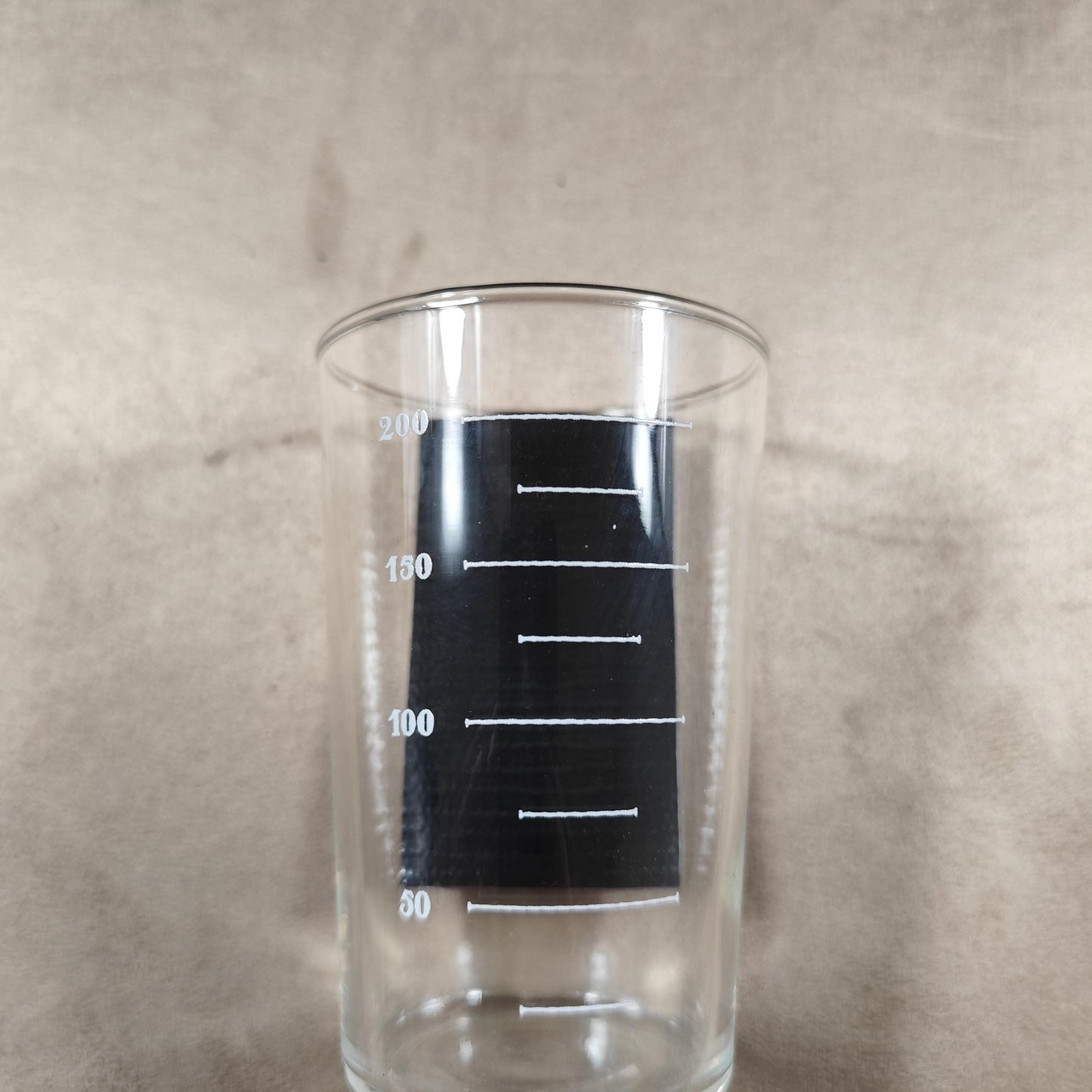 Verre de curiste Evian les Bains avec étui en paille Verre gradué Thermalisme