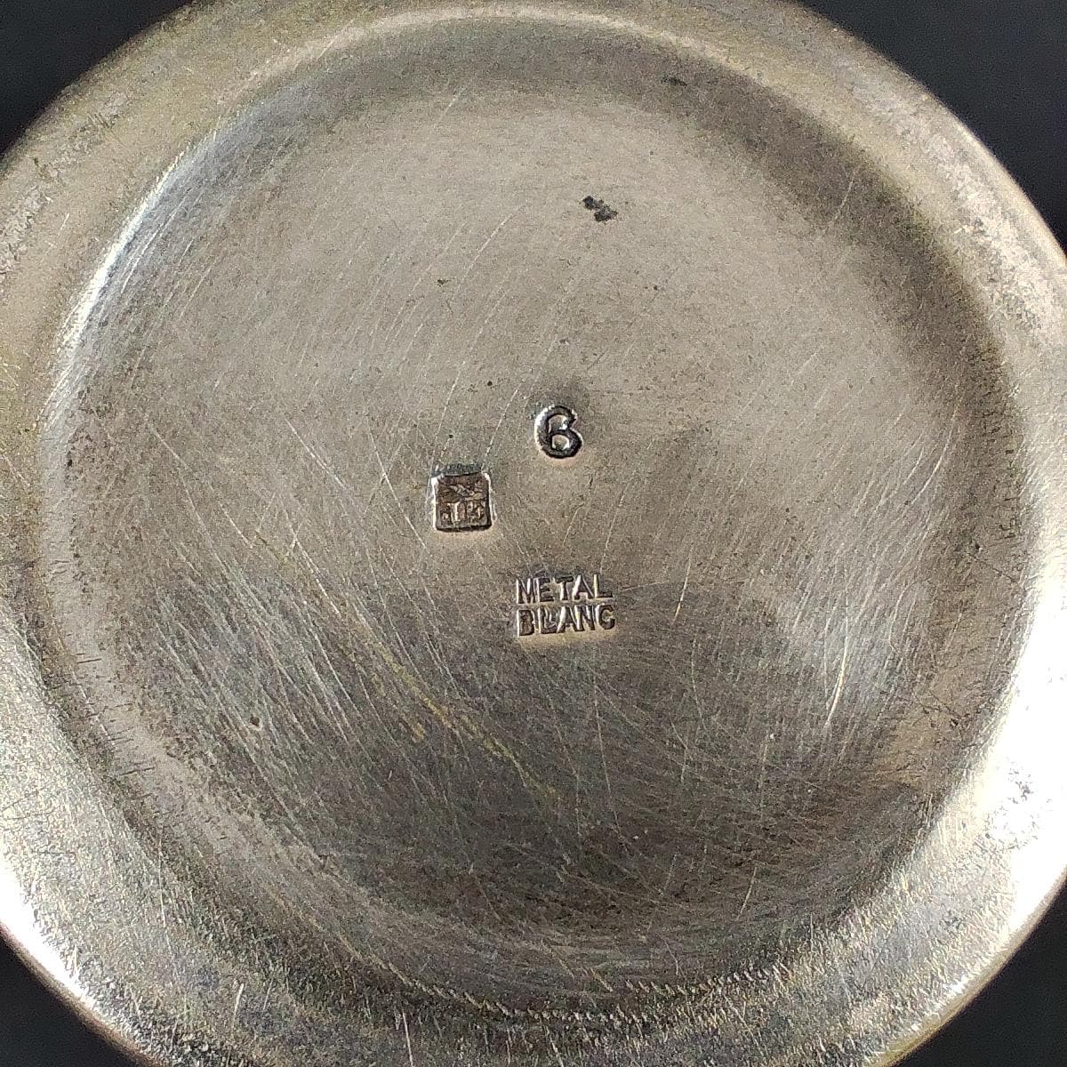 Timbale ancienne en métal argenté Décor gravé et poinçon d'orfèvre