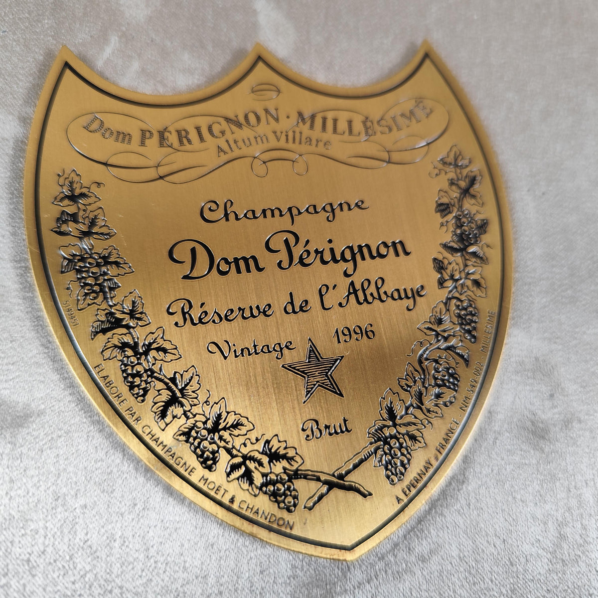Magnet Dom Pérignon Vintage 1996 Plaque étiquette champagne dorée