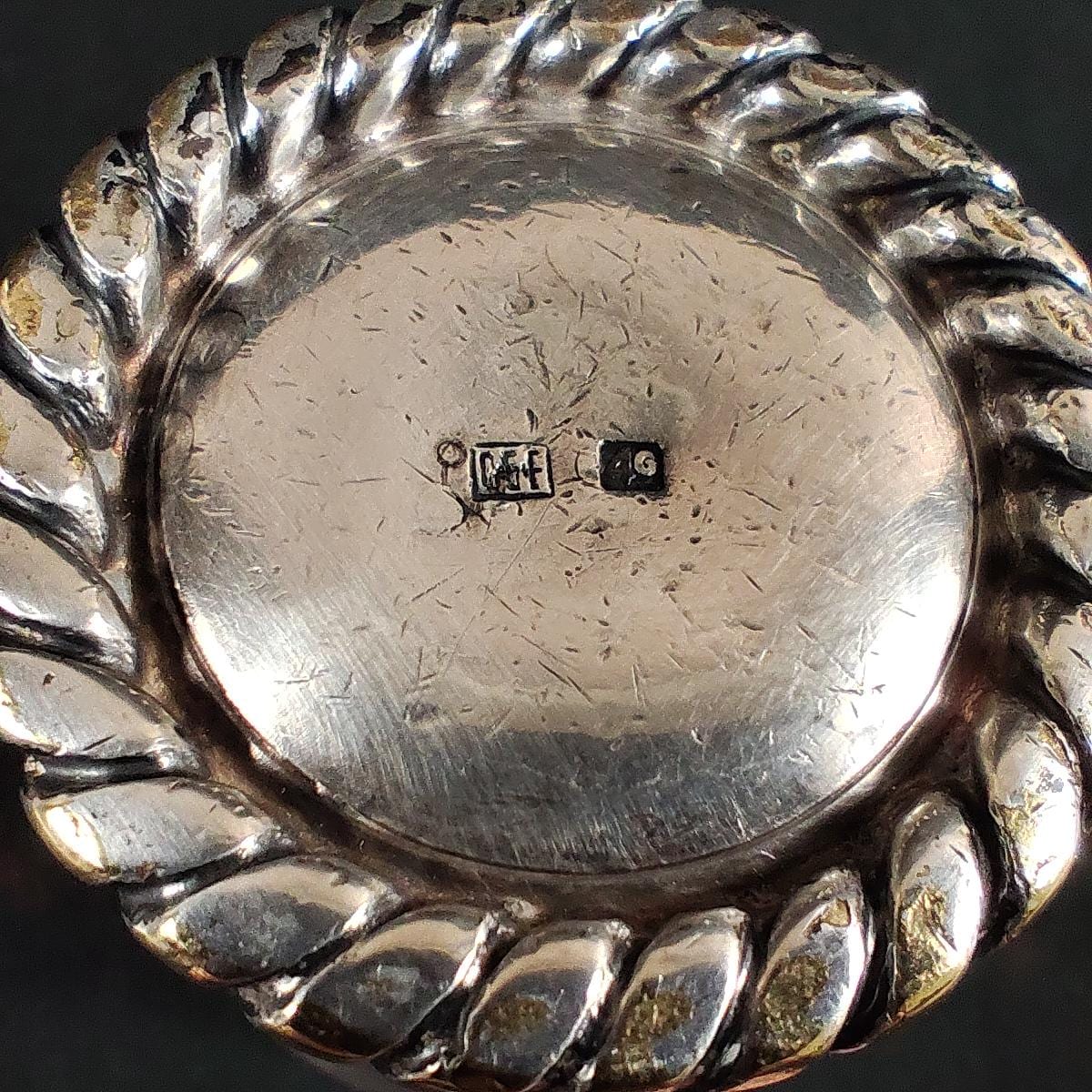 Timbale en métal argenté avec poinçon d'orfèvre Base torsadée Art de la table