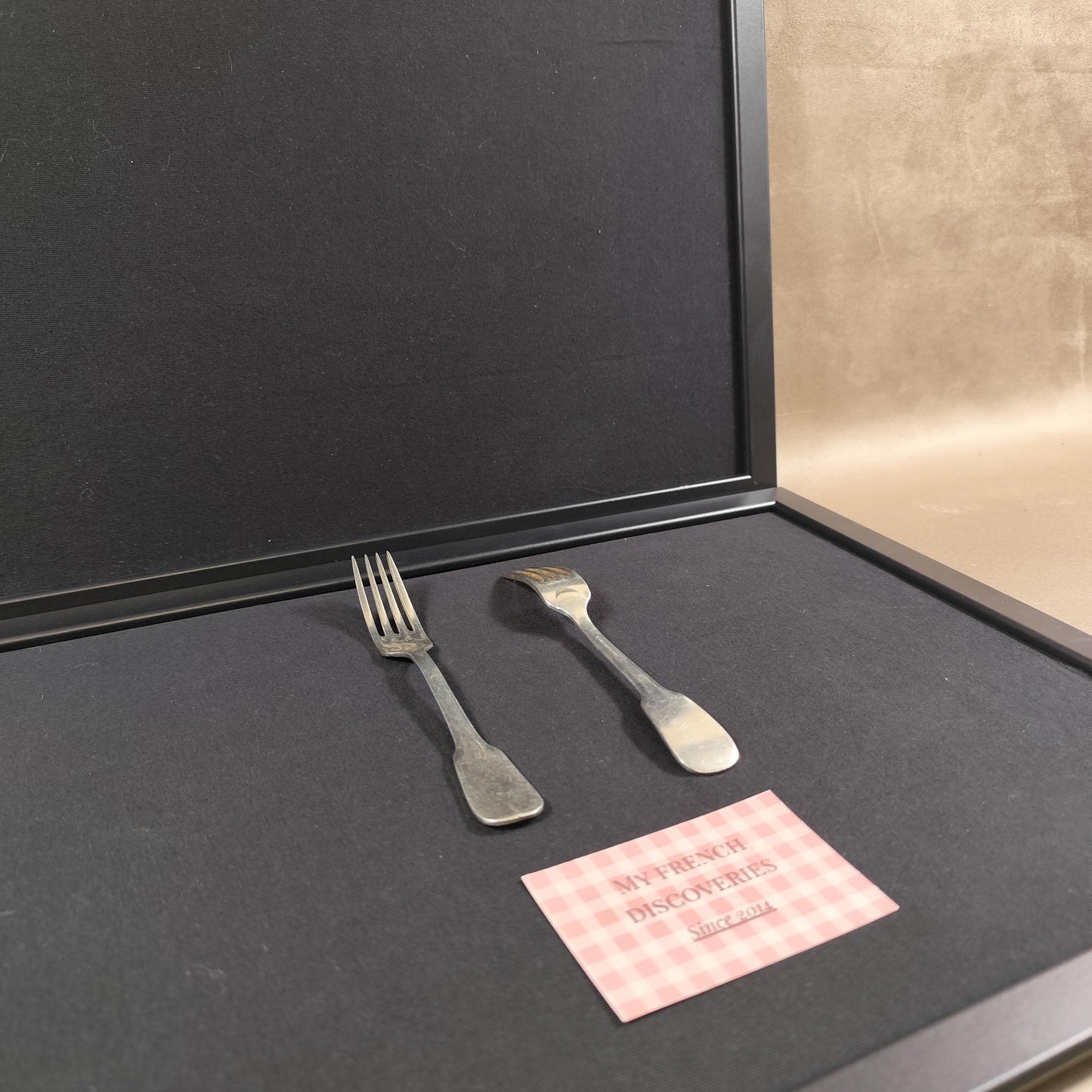 Paire de fourchettes Christofle métal argenté Modèle hôtel Remplacement service