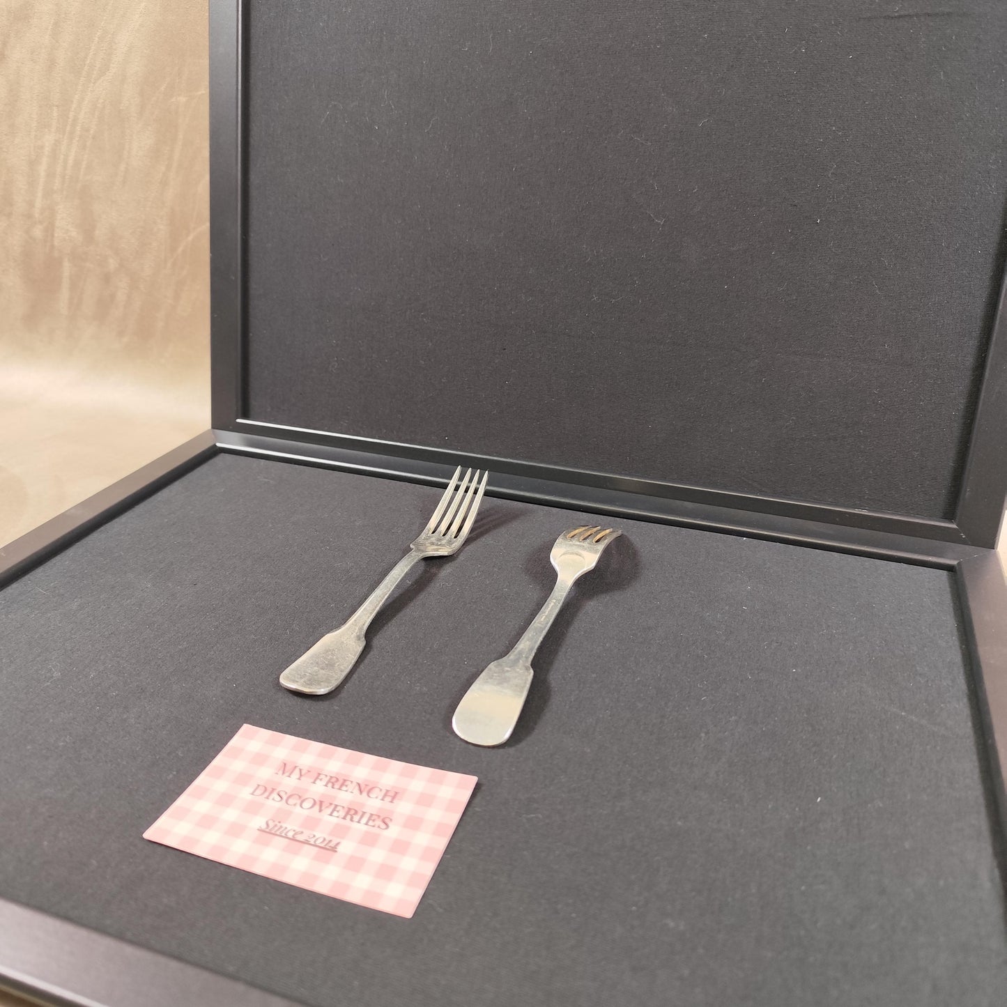 Paire de fourchettes Christofle métal argenté Modèle hôtel Remplacement service