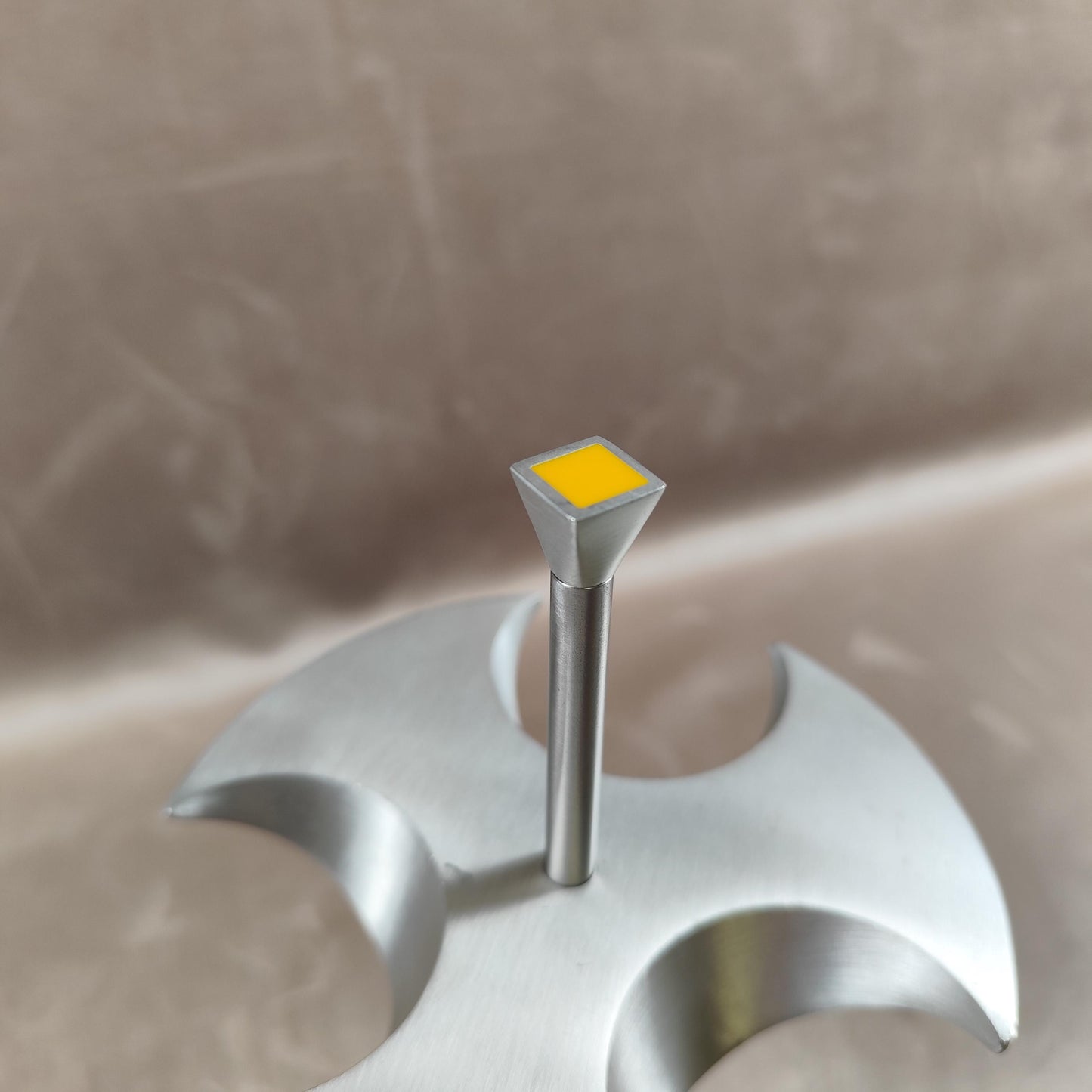 Support à champagne Veuve Clicquot en aluminium Porte 3 coupes Design bar