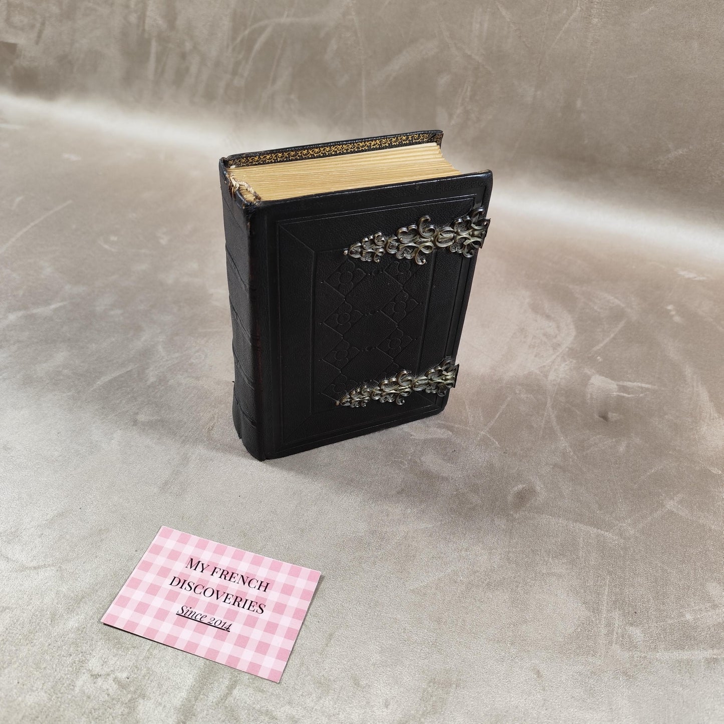 Album photo ancien en cuir avec fermoir métal Format 6x9 Décor gaufré
