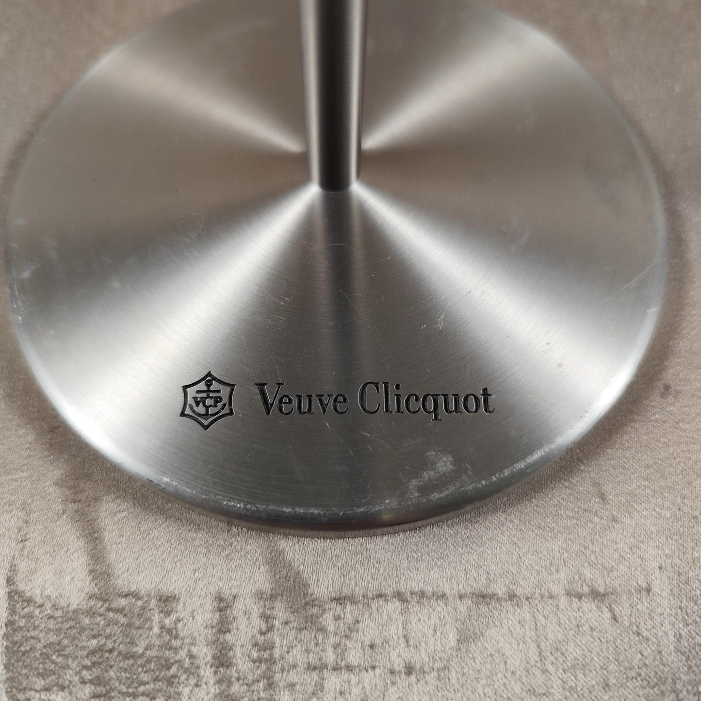 Support à champagne Veuve Clicquot en aluminium Porte 3 coupes Design bar